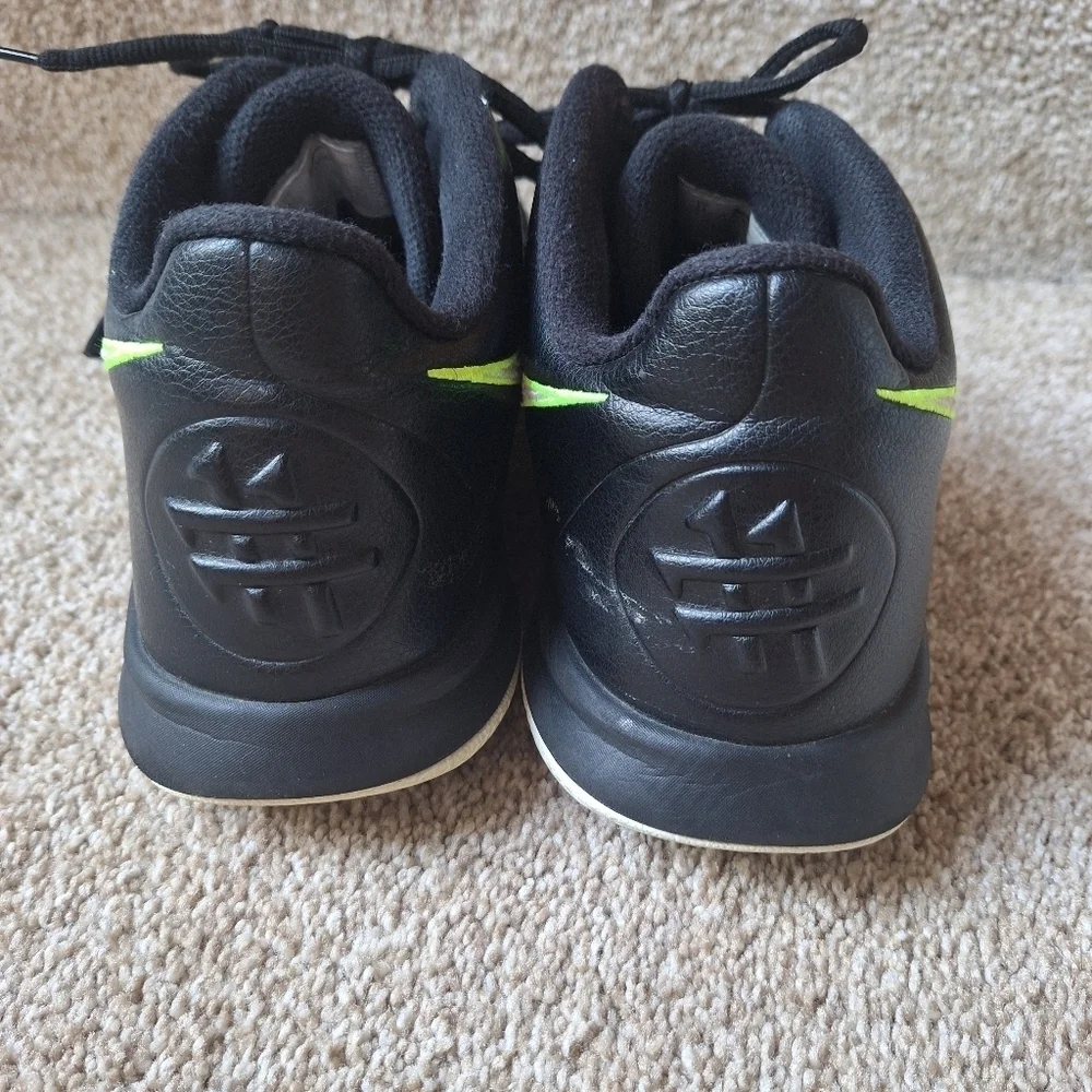 Nike Kyrie Flytrap 3 Mens Size 11 Basketball Shoes, BQ3060 001 Black Volt